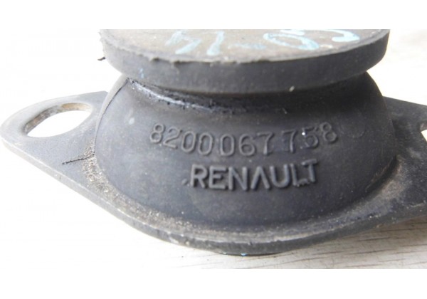 опора двигуна ліва Renault Kangoo 1.9d, 8200067758